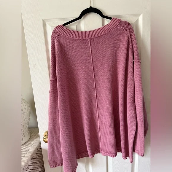 American Eagle Outfitters Dusty Rose V-Neck Sweater - Picture 3 of 3